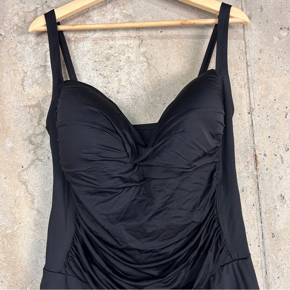 La Blanca black skirt one piece swim suit with built in padding 20w - Picture 3 of 12